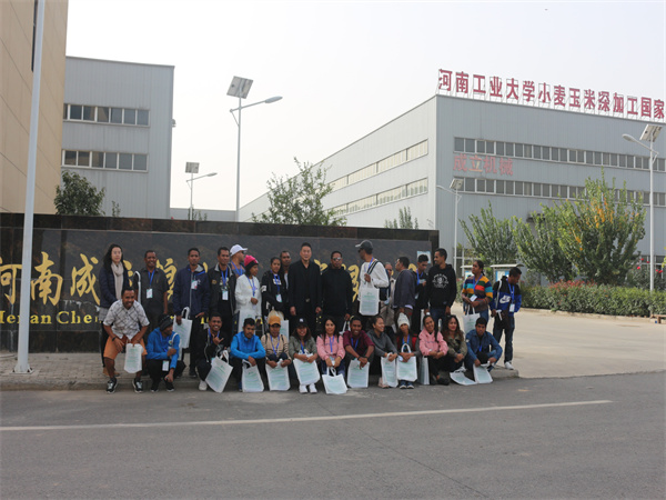 非洲客戶考察團(tuán)參觀成立機械工廠
